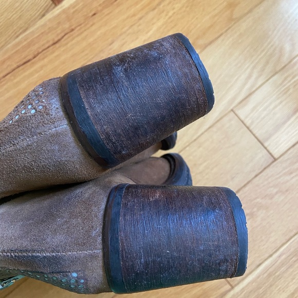 Cute Browns suede boots - Picture 5 of 6